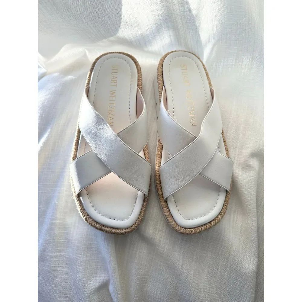 Stuart Weitzman
Elodie Leather Sandal